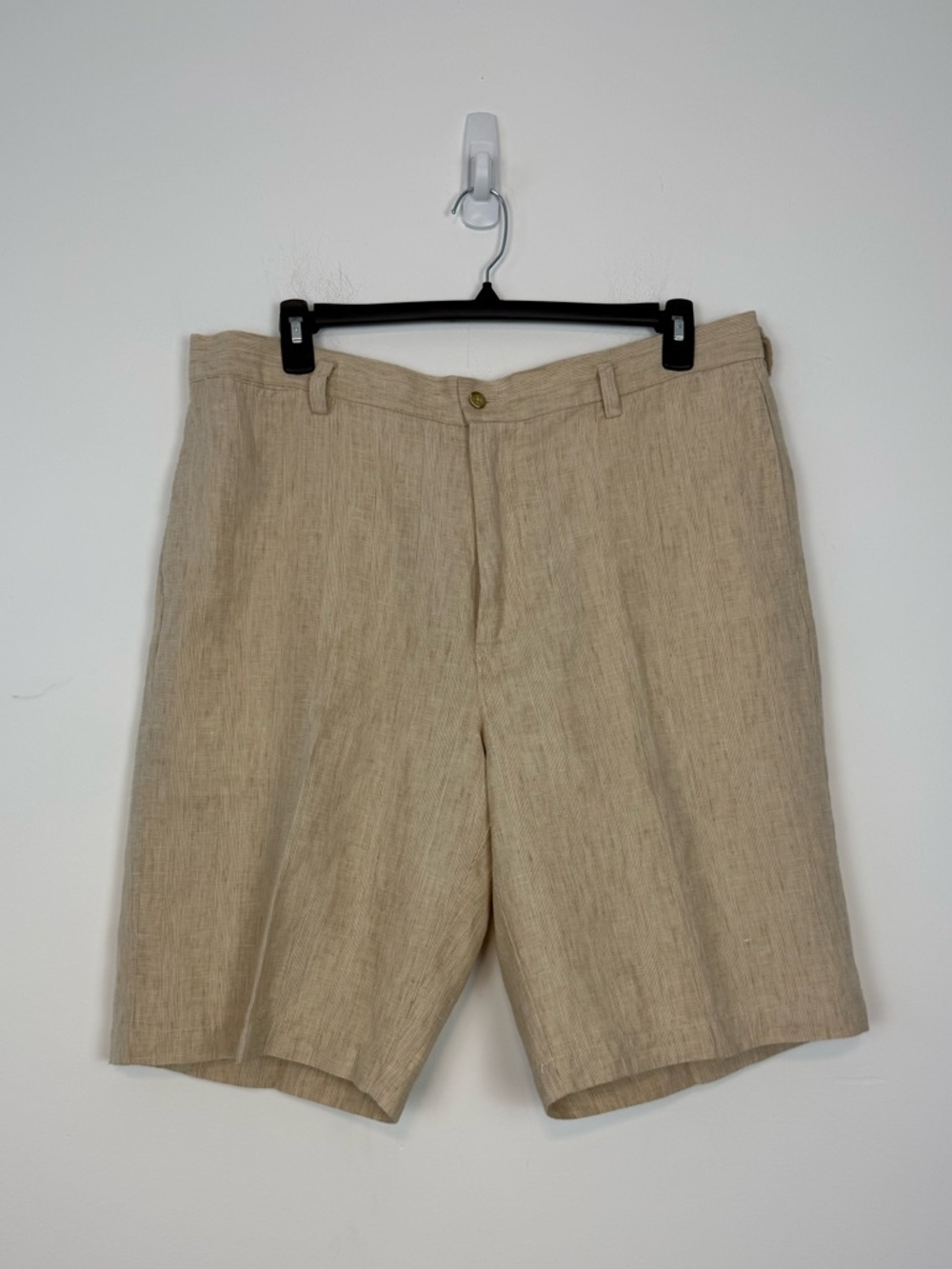 Tommy Bahama Men’s Linen/Silk Blend Tan Micro Striped Shorts. Size 38.